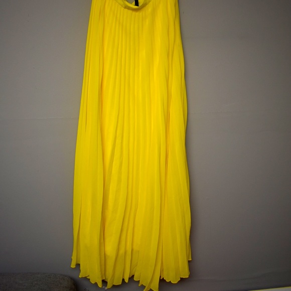 Yellow Set - Picture 5 of 5